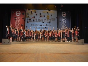 Eskişehir Meslek Yüksekokulu Mezunlarını Uğurladı