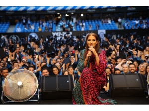 İstanbul Esenyurt Üniversitesi’nde Mezuniyet Sevinci