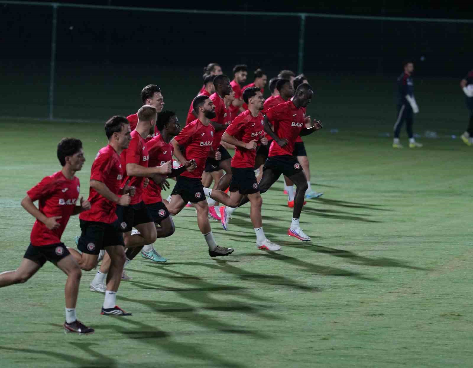 burak-yilmaz-corum-fk-basinda-ilk-antrenmanina-cikti