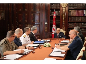 Tunus Savunma Bakanı Darbe İddialarını Yalanladı