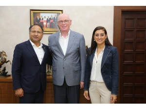 Türkiye’nin İlk Roman Milletvekili Başkan Kurt’u Ziyaret Etti