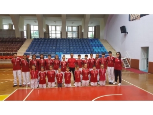 Kuşadası Belediyespor Teakwondo Takım 21 Madalya Kazandı