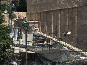 İsrail, El Halil Camisine Karakol Kurdu