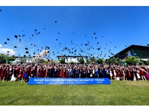 Hkü’ De Mezuniyet Coşkusu