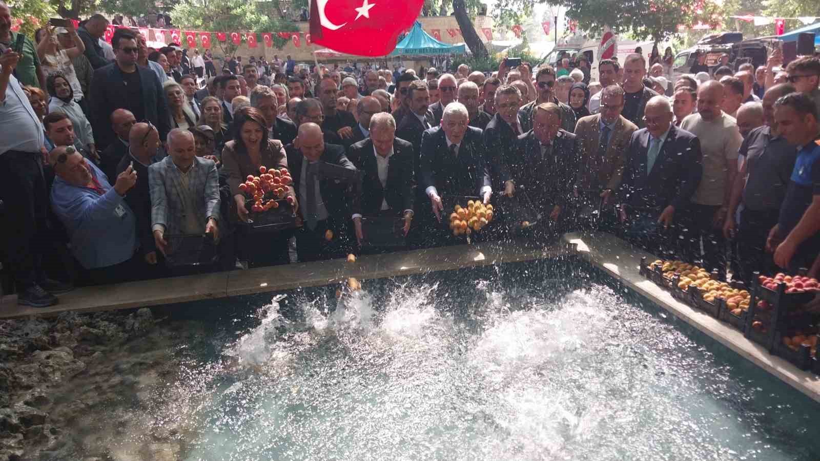 mut-ta-64-karacaoglan-ve-kayisi-festivali-coskuyla-basladi