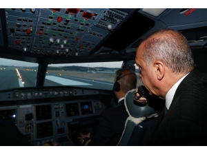 Cumhurbaşkanı Erdoğan’ın Uçağı 3. Havalimanına İndi