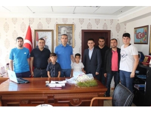 Başarılı Sporcular Ödüllendirildi