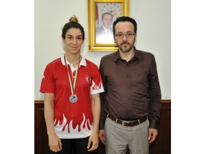 Milli Boksör Kupa Sevincini Rektör Bircan İle Paylaştı