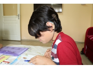 Çocuklarının Dünyayla İletişimlerinin Kesilmesini İstemiyor