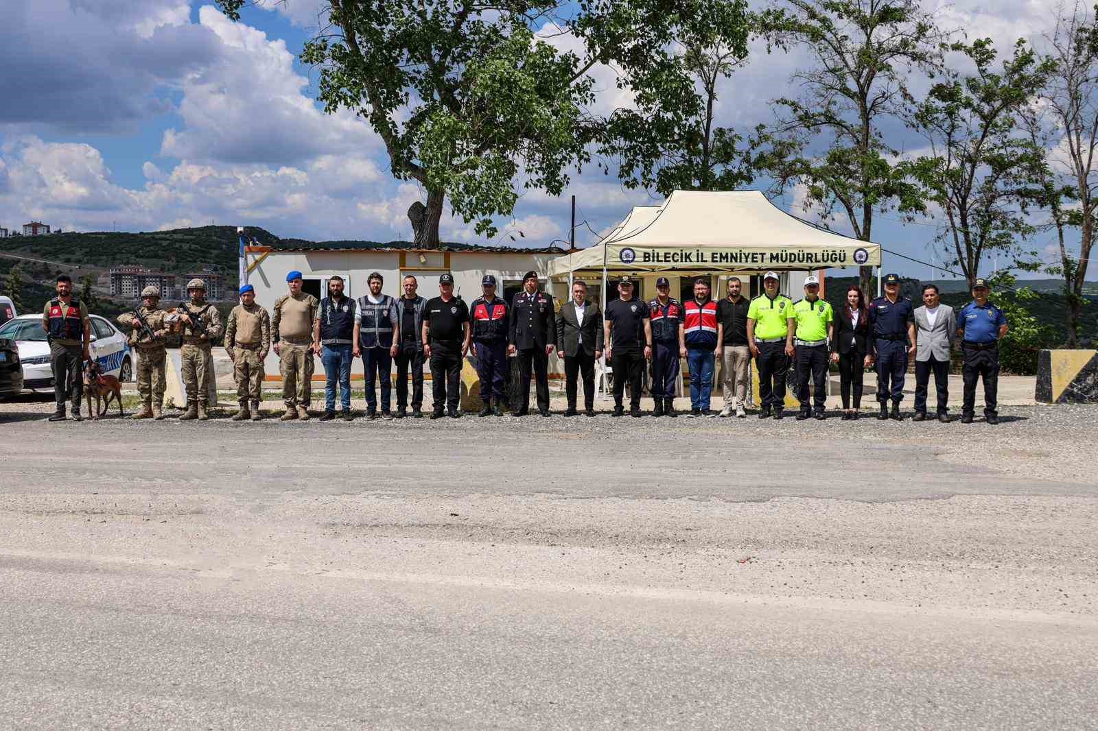 vali-sozer-bayramda-denetim-noktasinda