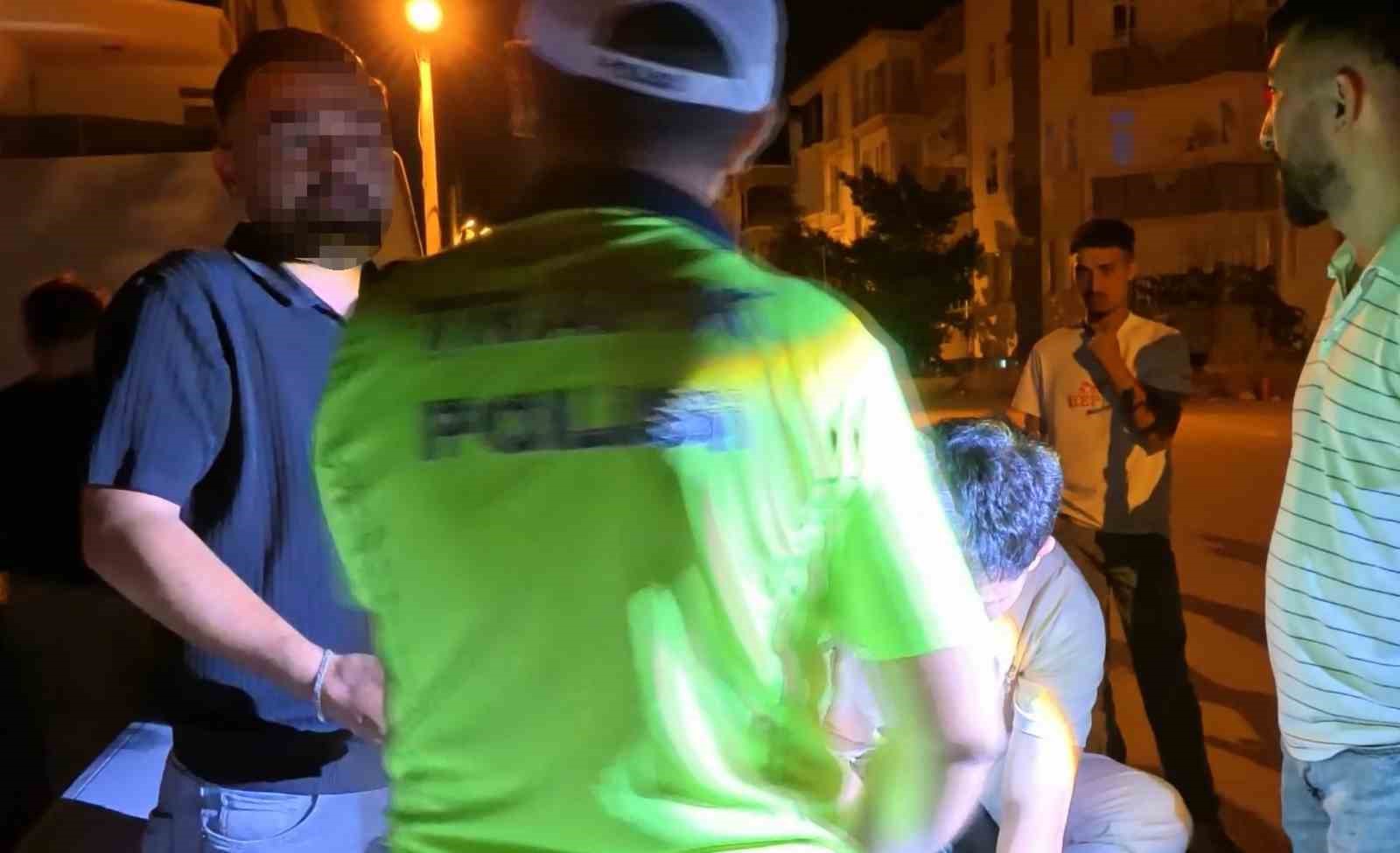 aksaray-da-polis-ile-vatandasin-kacak-surucu-ve-arac-polemigi-kamerada