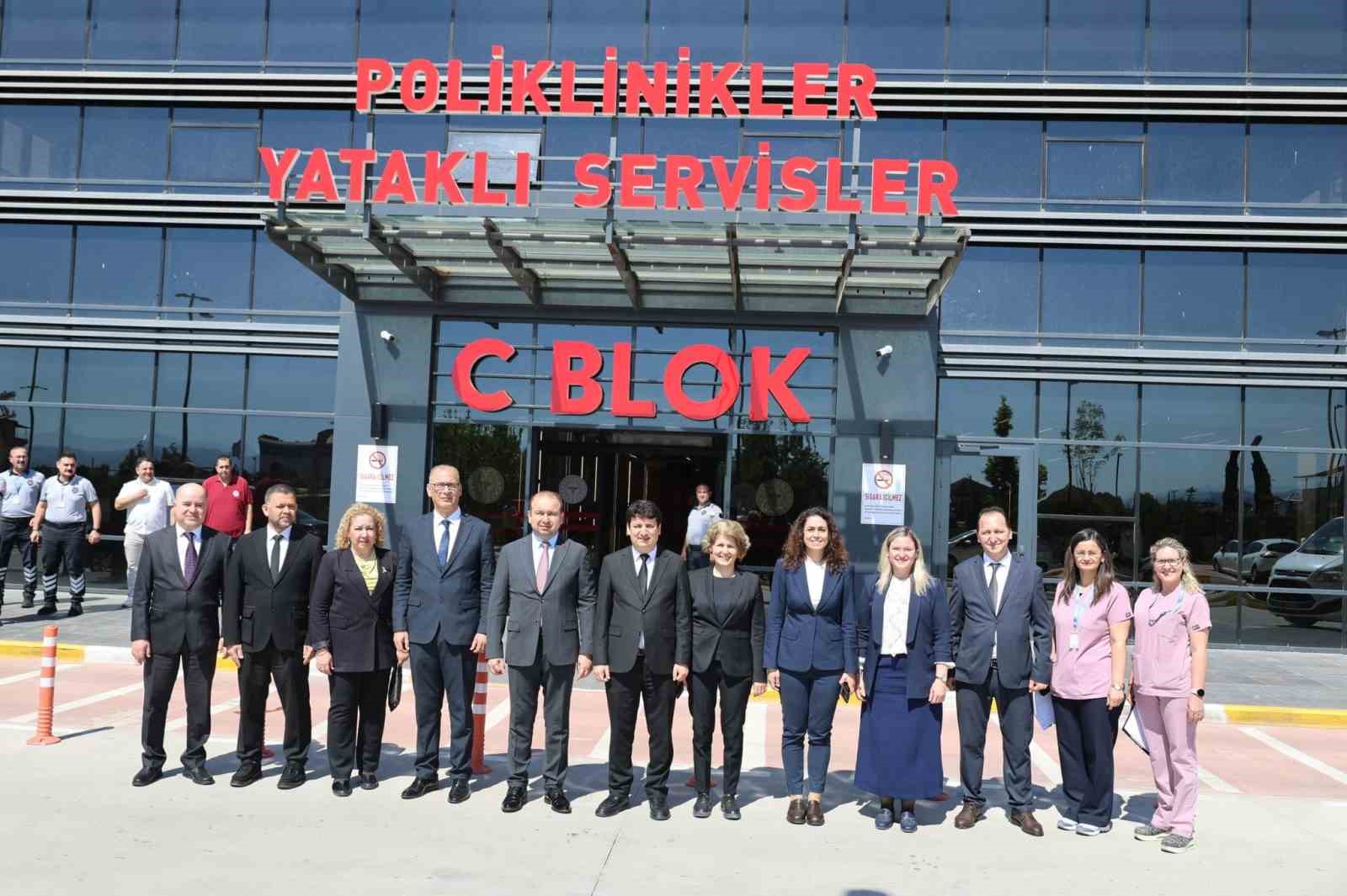 aydin-il-saglik-muduru-senkul-dan-hastalara-ve-personele-bayram-ziyareti