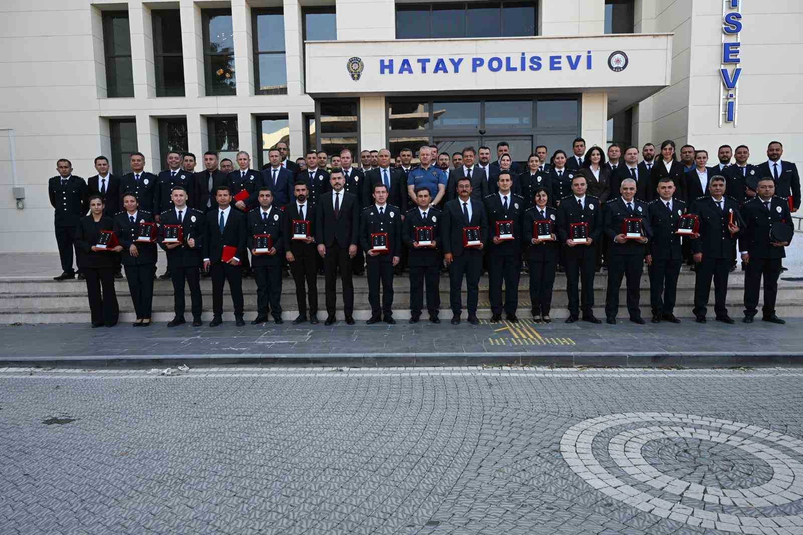 hatay-da-emniyet-personeline-rutbe-takdim-toreni-duzenlendi