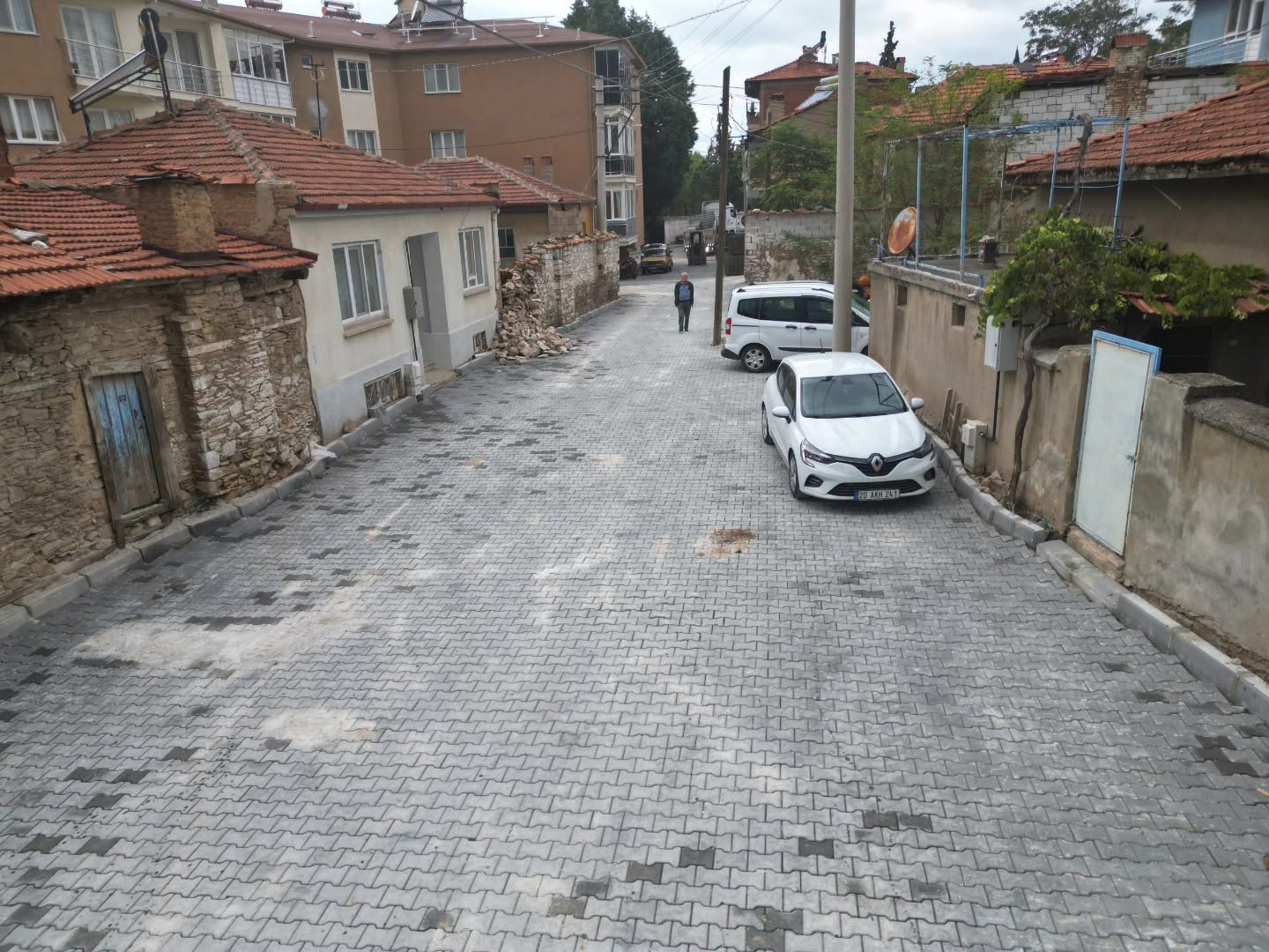 tavas-ta-orta-mahallesi-nin-altyapi-ve-yollari-yenilendi