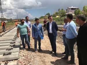 Kaymakam Vardar, Yenilen Tren Raylarındaki Çalışmaları İnceledi