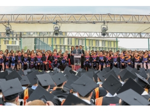 Özyeğin Üniversitesi’nde Mezuniyet Heyecanı