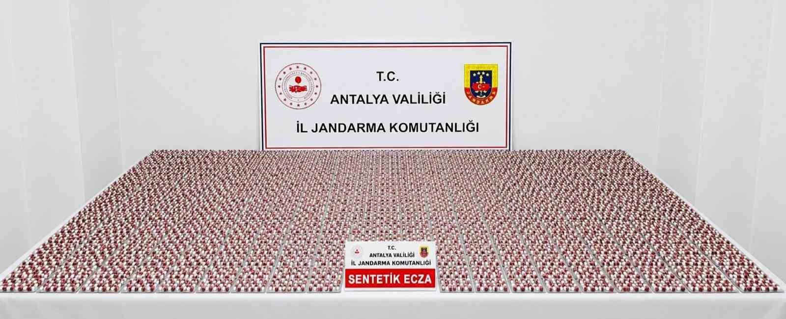antalya-da-depoda-5-bin-865-adet-uyusturucu-hap-ele-gecirildi