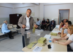 Vanlılar Oy Kullanmaya Başladı