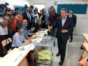 Genelkurmay Başkanı Akar, Oyunu Kullandı