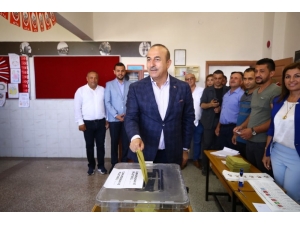 Dışişleri Bakanı Çavuşoğlu Oyunu Memleketi Antalya’da Kullandı