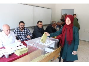 Bakan Yılmaz Oyunu Sivas’ta Kullandı