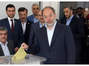 Başbakan Yardımcısı Akdağ Oyunu Erzurum’da Kullandı