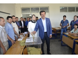 Bakan Zeybekci Oyunu Denizli’de Kullandı