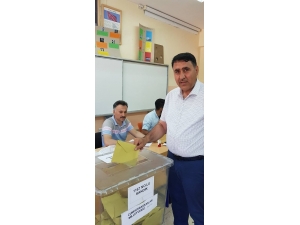 İl Genel Meclisi Başkanı Karakuş Oyunu Kullandı