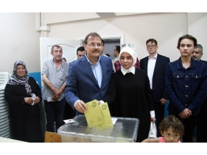 Başbakan Yardımcısı Çavuşoğlu Oyunu Bursa’da Kullandı