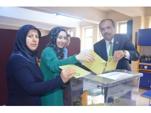 Ak Parti Trabzon Milletvekili Adayları Oylarını Kullandı