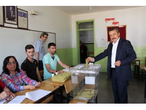 Belediye Başkanı Tutal, Oyunu Kullandı