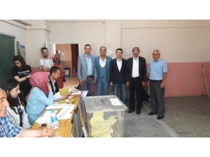 Parti Başkanları Oylarını Birlikte Kullandı