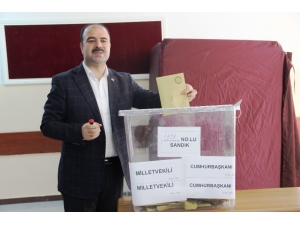 Belediye Başkanı Çiftçi Oyunu Kullandı