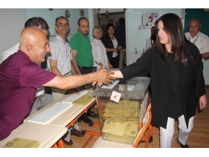 Bakan Sarıeroğlu Oyunu Adana’da Kullandı