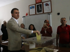 Bakan Çelik Adana’da Oyunu Kullandı