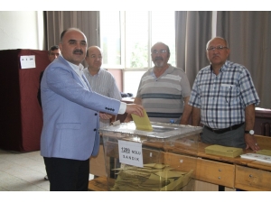 Isparta Protokolü Ve Siyasiler Oylarını Kullandı