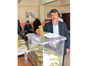 Ak Parti Van İl Başkanı Türkmenoğlu Oyunu Kullandı