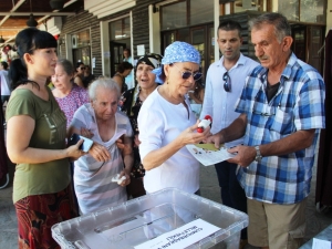 Fatma Girik 95 Yaşındaki Annesi İle Beraber Oy Kullandı