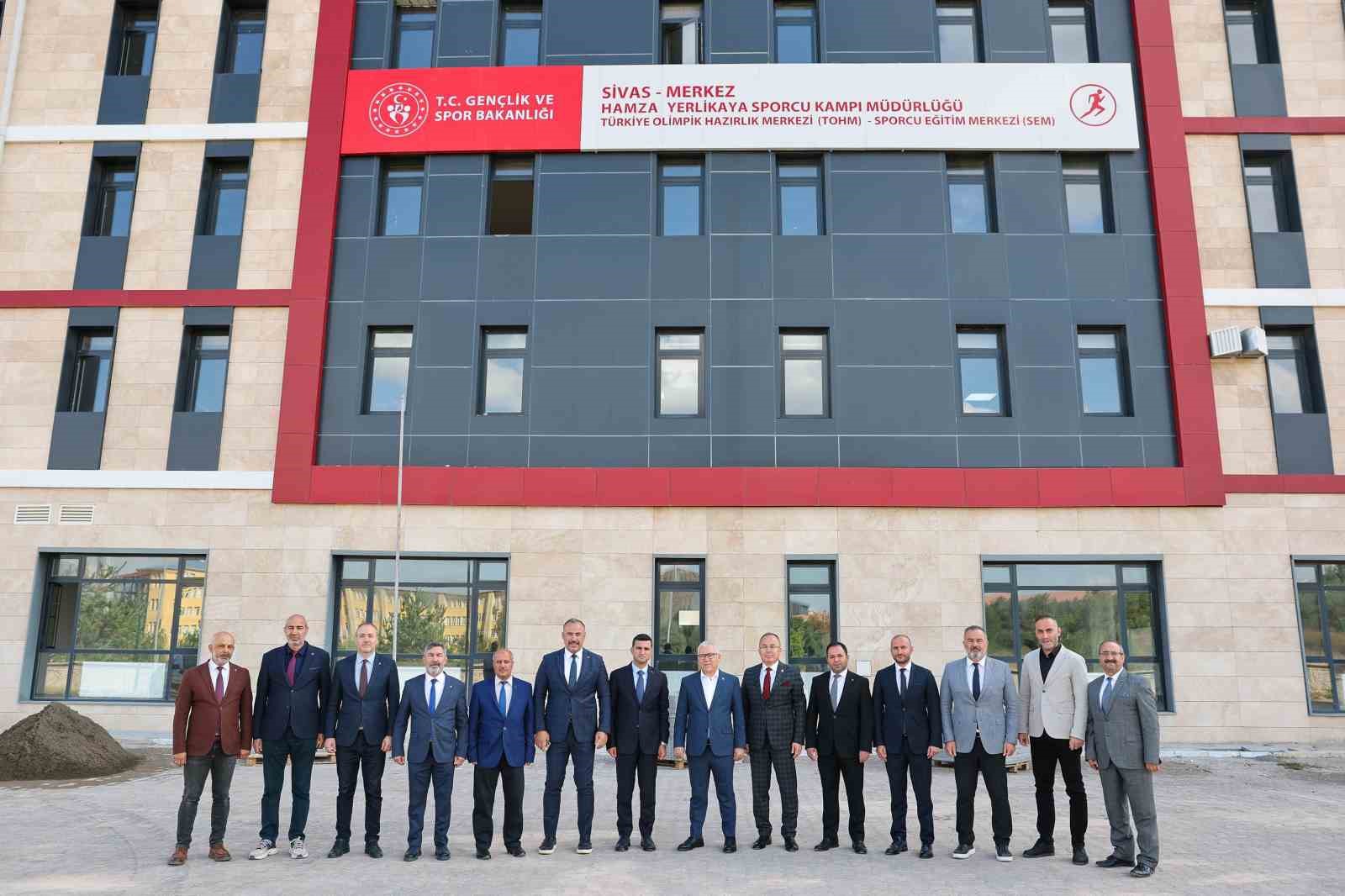 sivas-valisi-simsek-devam-eden-calismalarda-incelemelerde-bulundu