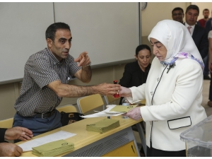 Başbakan Binali Yıldırım’ın Eşi Semiha Yıldırım, Oyunu Ankara’da Kullandı