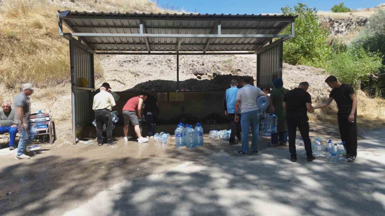 baskentte-3-gun-susuz-kaldilar-cesmelere-akin-ettiler