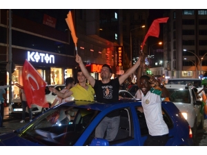 Trabzon Ak Parti’de Kutlamalar Başladı