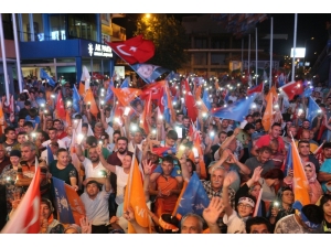 Antalya Ak Parti İl Binasında Kutlama