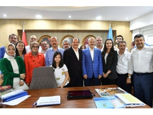 Ak Parti Balıkesir’de Zaferini Kutluyor