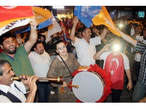 Samsun’da Coşkulu Seçim Kutlaması