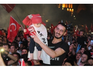 Konya’da Ak Partililer Sokaklara Akın Etti