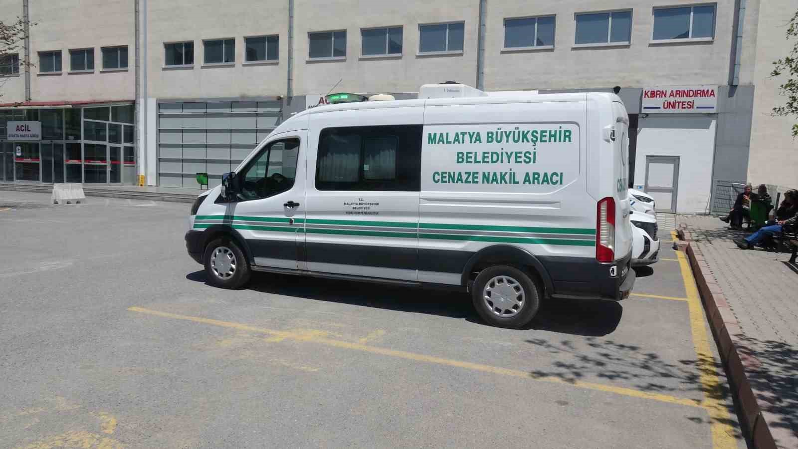traktor-sarampole-devrildi-surucu-hayatini-kaybetti