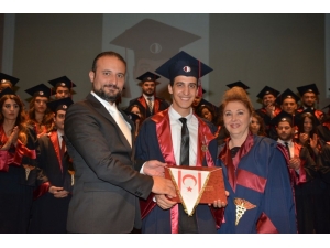 Yakın Doğu Üniversitesi Tıp Fakültesi Mezuniyet Töreni Gerçekleştirildi