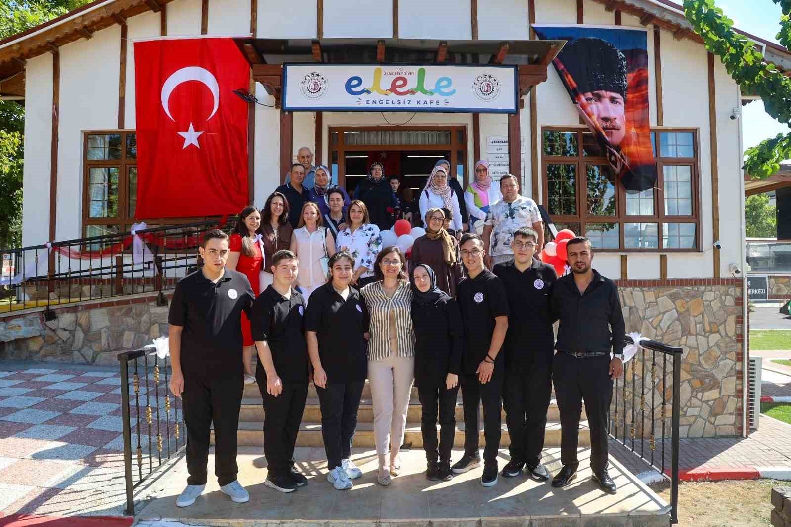 usak-belediyesi-ozel-bireyleri-is-hayatina-kazandiran-kafeyi-hizmete-acti