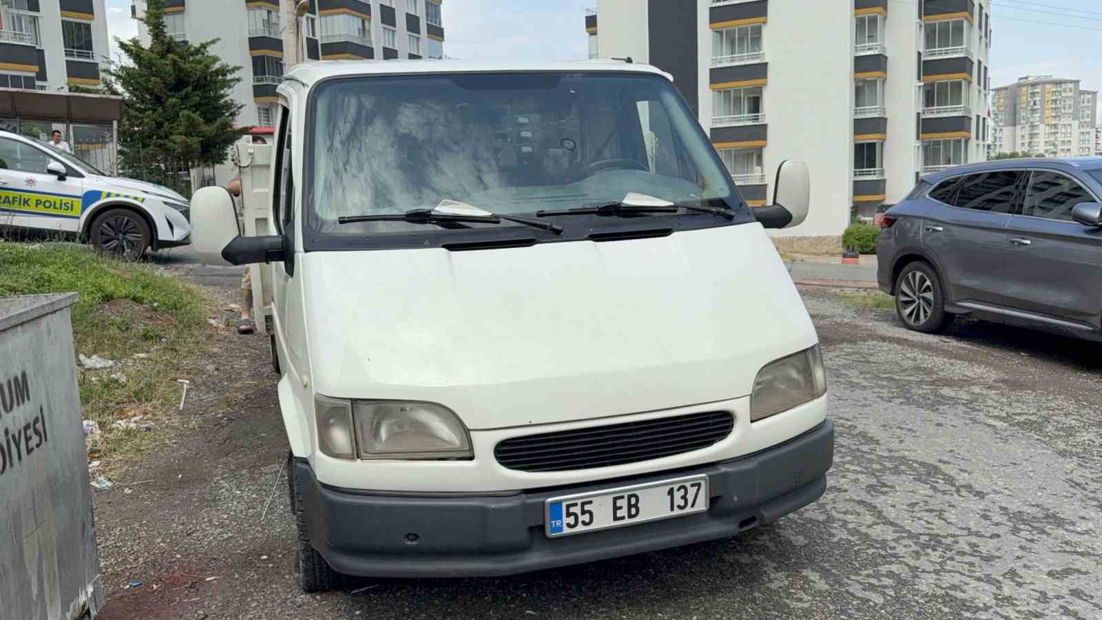 kamyonet-ticari-taksiye-carpti-1-yarali
